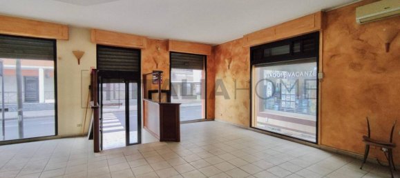4غرفة عقار تجاري في Assemini, Italy رقم 116268 5