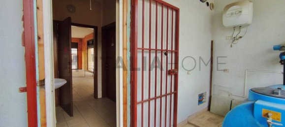 4غرفة عقار تجاري في Assemini, Italy رقم 116268 9