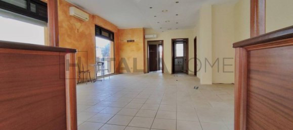 4غرفة عقار تجاري في Assemini, Italy رقم 116268 7