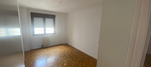 3 bedrooms Apartment in Gijon, Spain No. 177492 9