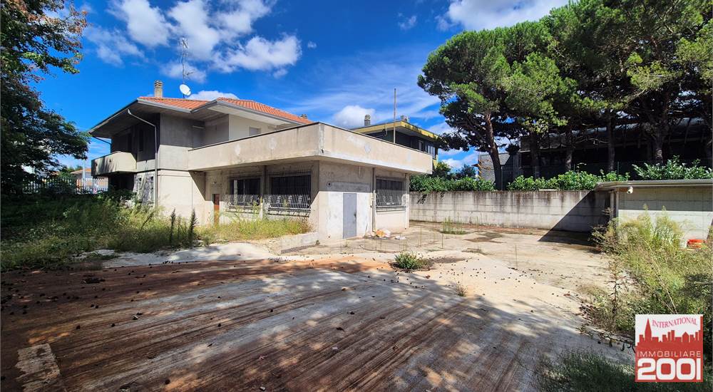 2 bedrooms House in Cardano al Campo, Italy No. 349516