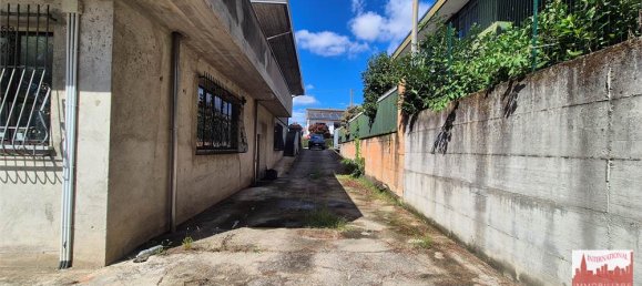 2 bedrooms House in Cardano al Campo, Italy No. 349516 3