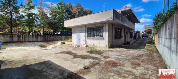 2 bedrooms House in Cardano al Campo, Italy No. 349516 2