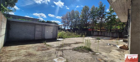 2 bedrooms House in Cardano al Campo, Italy No. 349516 4