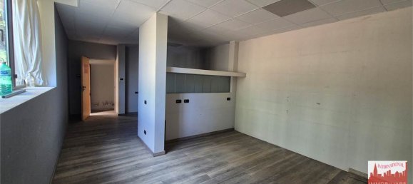 2 bedrooms House in Cardano al Campo, Italy No. 349516 9