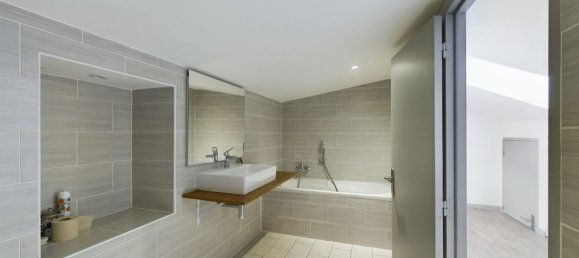 4 Schlafzimmer Doppelhaus in Bastia, France, Nr. 241225 3