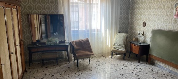 5 rooms Apartment in Avellino, Italy No. 154417 2