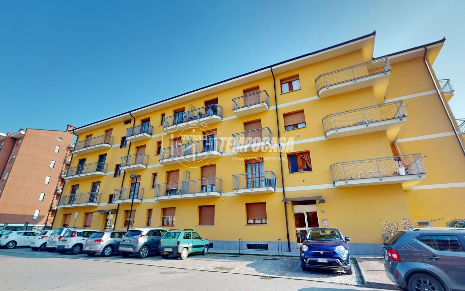 Apartamento de 4 habitaciónes en Bra, Italy No. 122071