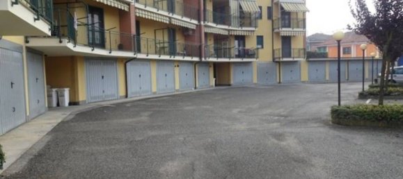 3 rooms Apartment in Sommariva del Bosco, Italy No. 296844 3
