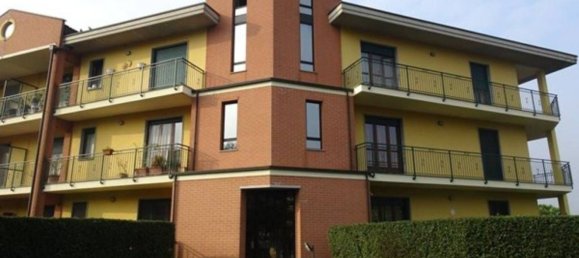 3 rooms Apartment in Sommariva del Bosco, Italy No. 296844 2