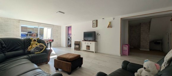 5 Schlafzimmer Haus in Montsurs, France, Nr. 357784 2