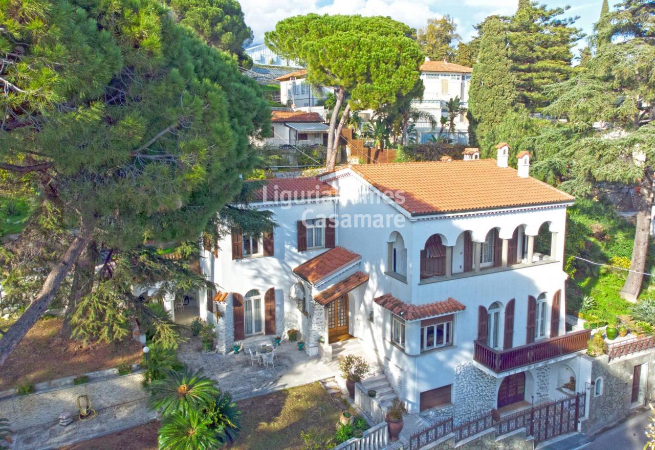 Villa de 16 habitaciónes en Sanremo, Italy No. 17687