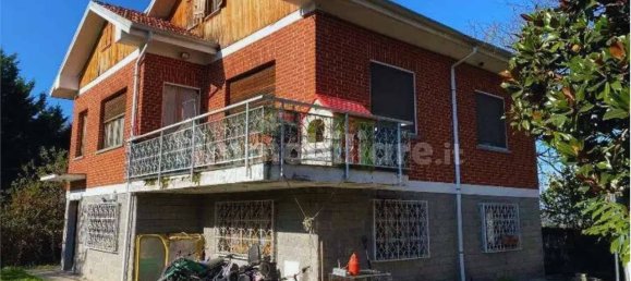 3 bedrooms House in Sciolze, Italy No. 211873 2