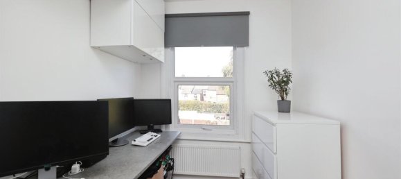 3 bedrooms House in Watford, United Kingdom No. 6787 9