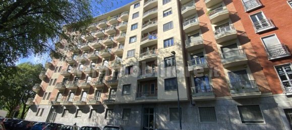 2 bedrooms Apartment in Turin, Italy No. 259793 3