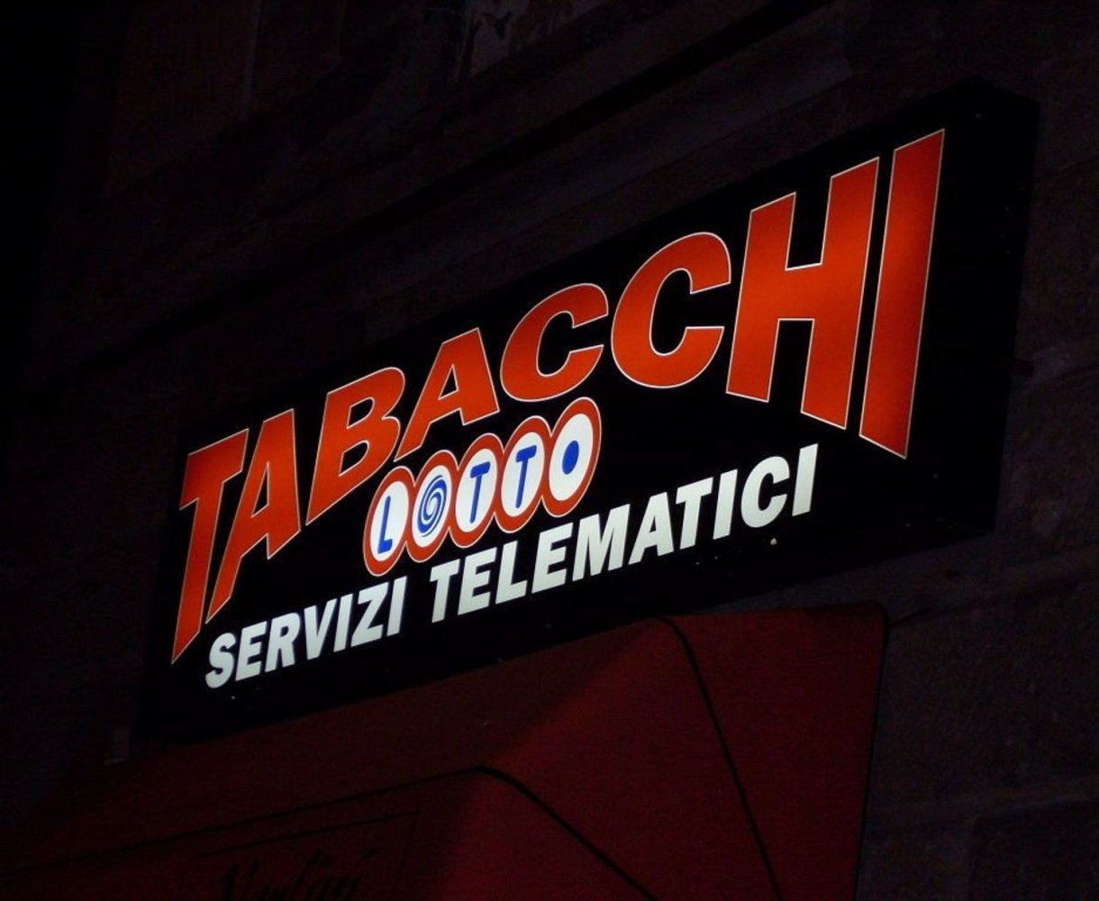 Коммерческая недвижимость с 2 комнатами в Лукка, Италия № 79589