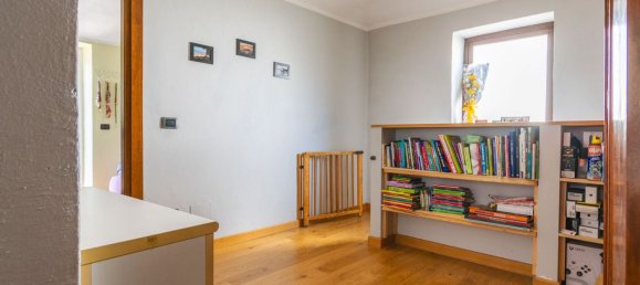 5 bedrooms House in Vigliano Biellese, Italy No. 376472 12