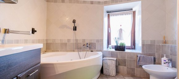 5 bedrooms House in Vigliano Biellese, Italy No. 376472 21