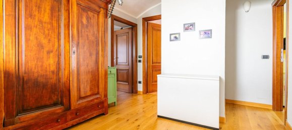 5 bedrooms House in Vigliano Biellese, Italy No. 376472 13