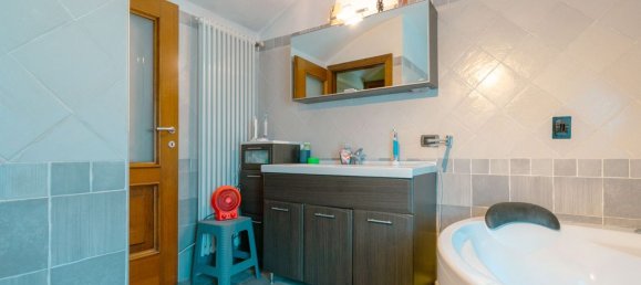 5 bedrooms House in Vigliano Biellese, Italy No. 376472 23