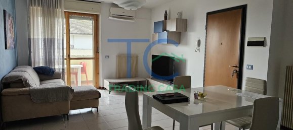 3 rooms Apartment in Piacenza, Italy No. 36279 3