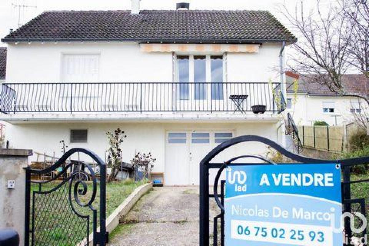 3 bedrooms House in Paron, France No. 4557