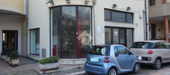 Коммерческая недвижимость с 1 комнатой в Бриндизи, Италия № 135136 8