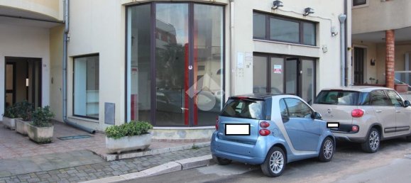 Коммерческая недвижимость с 1 комнатой в Бриндизи, Италия № 135136 10