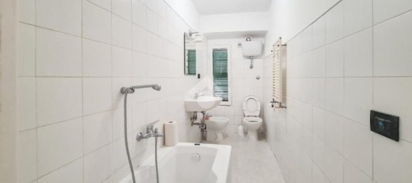 2 rooms Apartment in Rome, Italy No. 52648 8