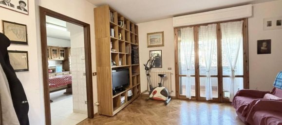 5 rooms Apartment in Scandicci, Italy No. 40804 4