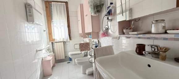 5 rooms Apartment in Scandicci, Italy No. 40804 24