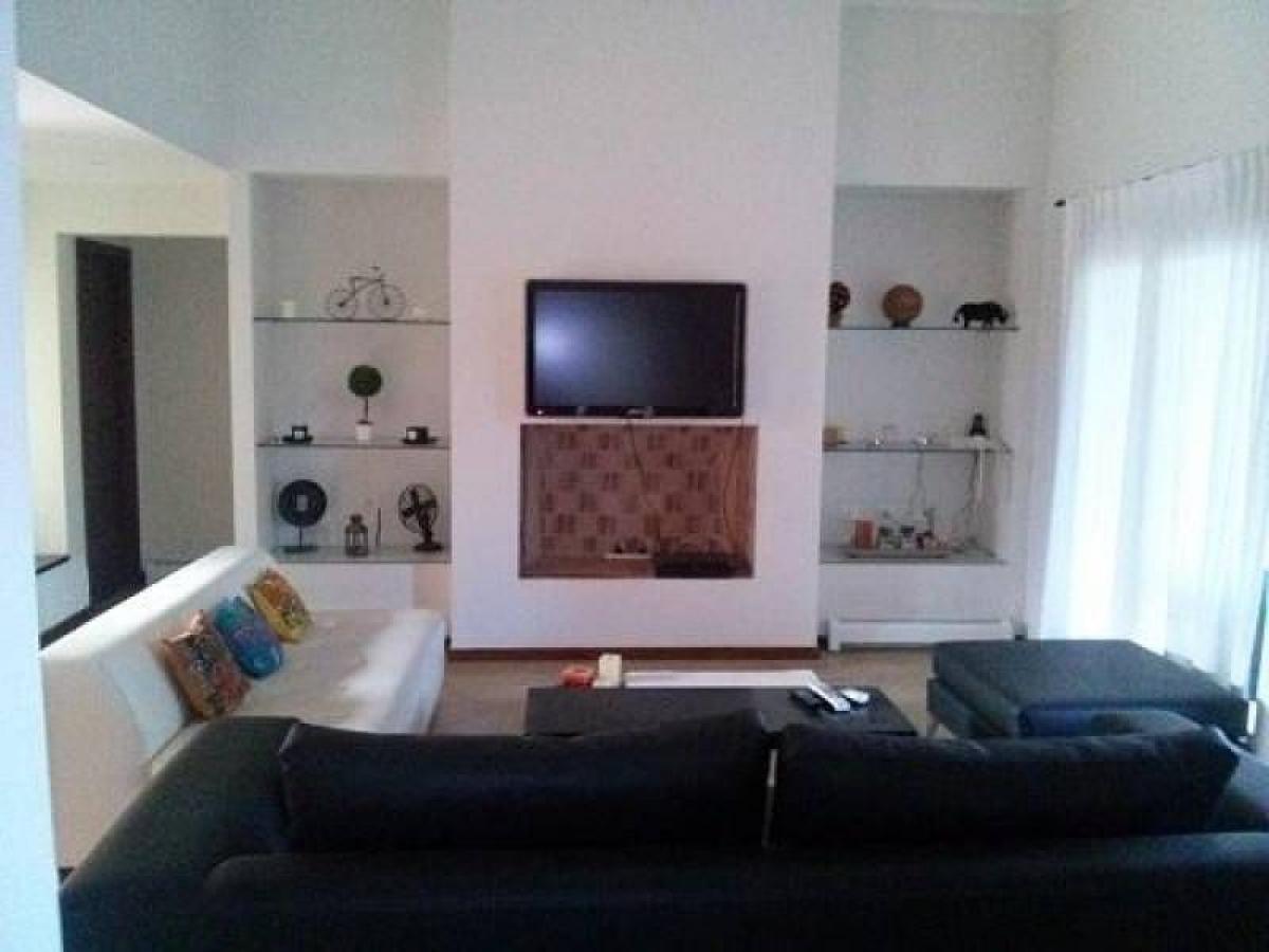 3 bedrooms House in Pilar, Argentina No. 69973