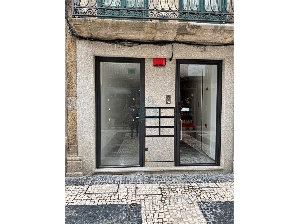 62m² Commercial property in Porto, Portugal No. 247293