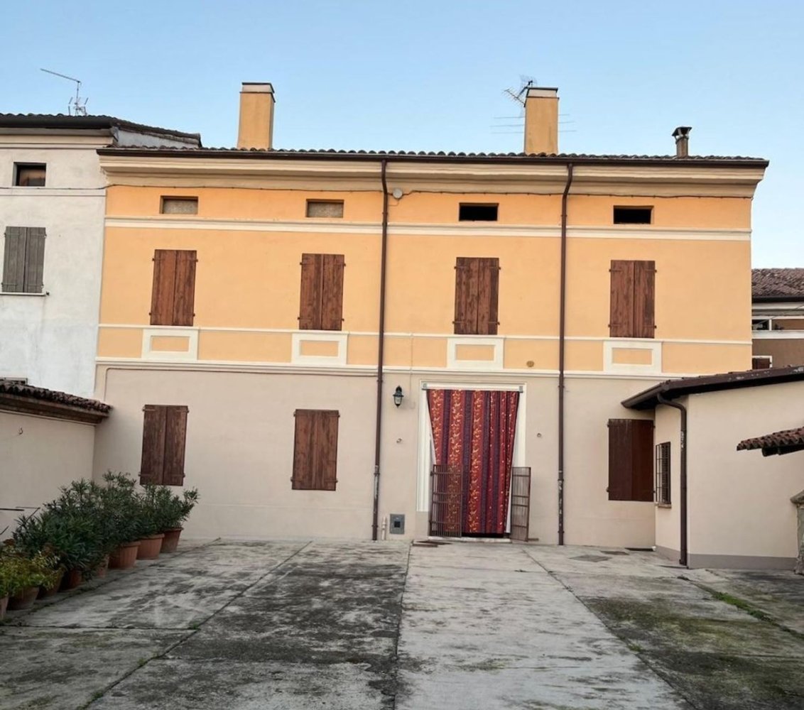 6غرفة منزل في Commessaggio, Italy رقم 251522