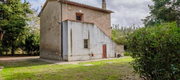 2 bedrooms House in Volterra, Italy No. 151 3