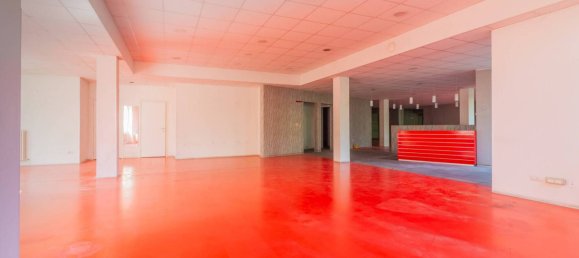 Imóvel comercial de 1 divisão em Lecco, Italy N.º 319651 14