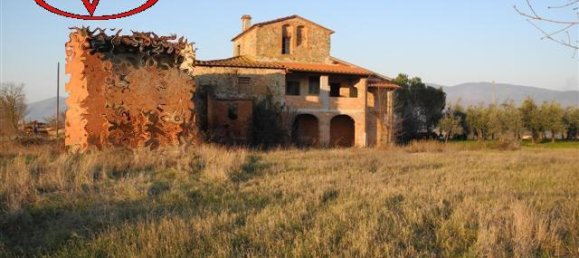 7 rooms Villa in Terranuova Bracciolini, Italy No. 231004 3