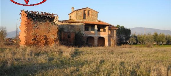 7 rooms Villa in Terranuova Bracciolini, Italy No. 231004 2
