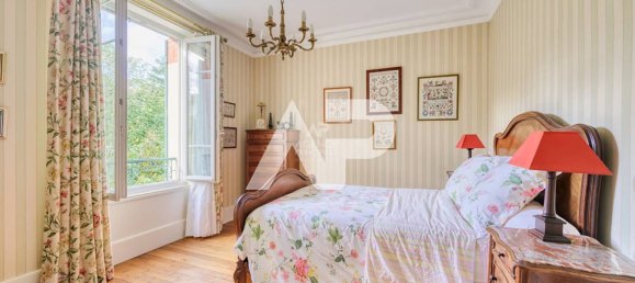 6 bedrooms House in Sevres, France No. 169257 14