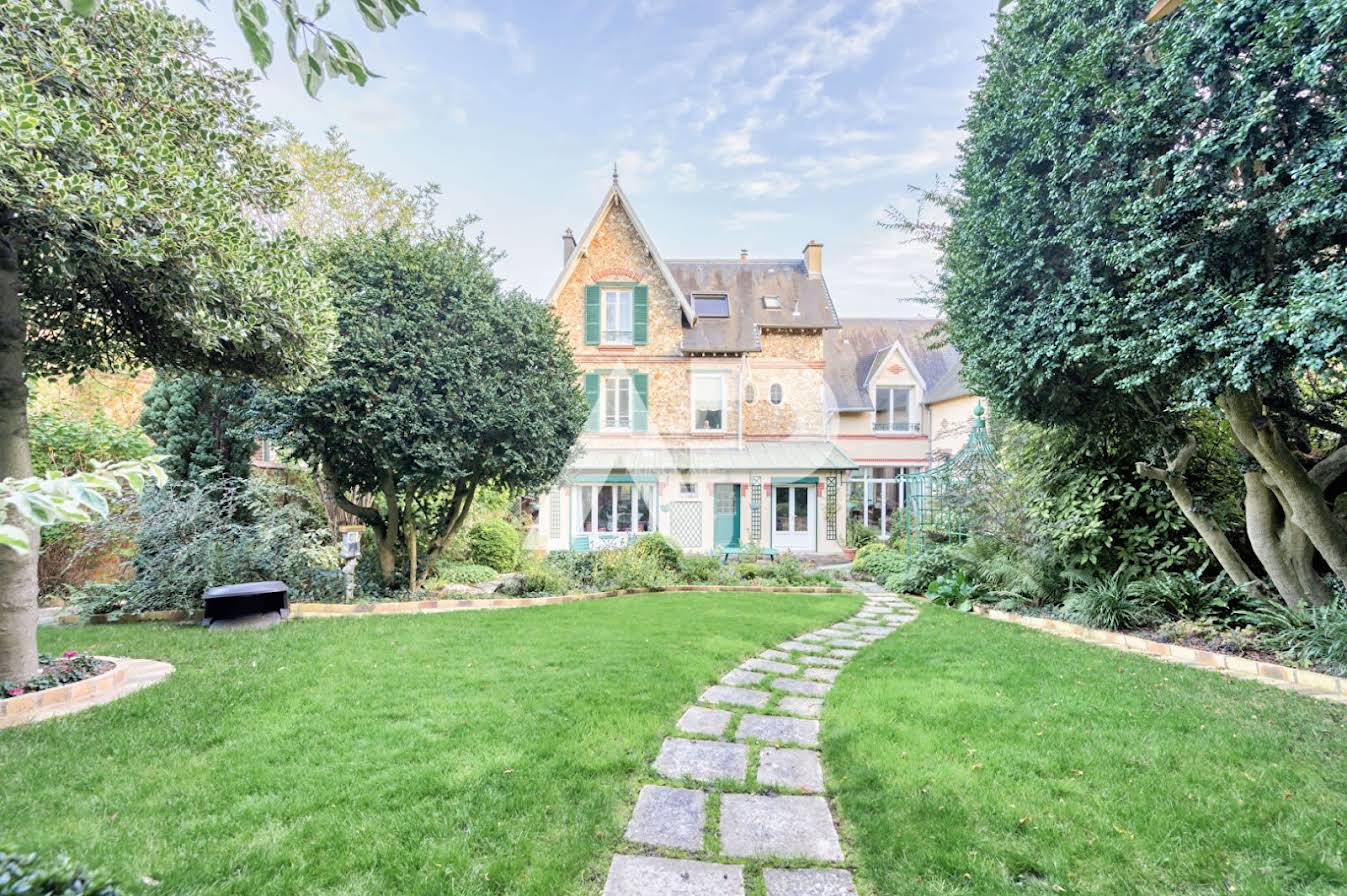6 bedrooms House in Sevres, France No. 169257