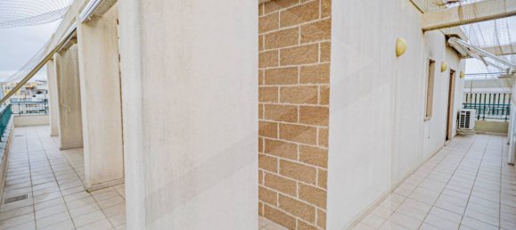 3 rooms Penthouse in Bari, Italy No. 17093 3