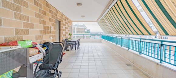 3 rooms Penthouse in Bari, Italy No. 17093 10