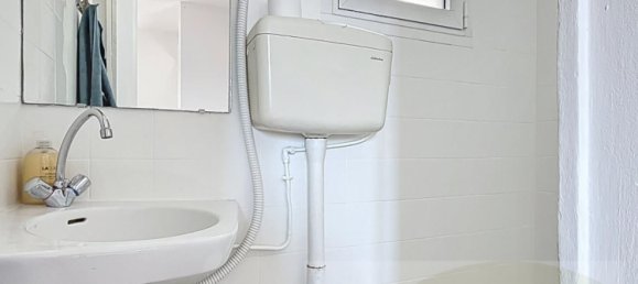 Studio in Paris, France No. 116199 6