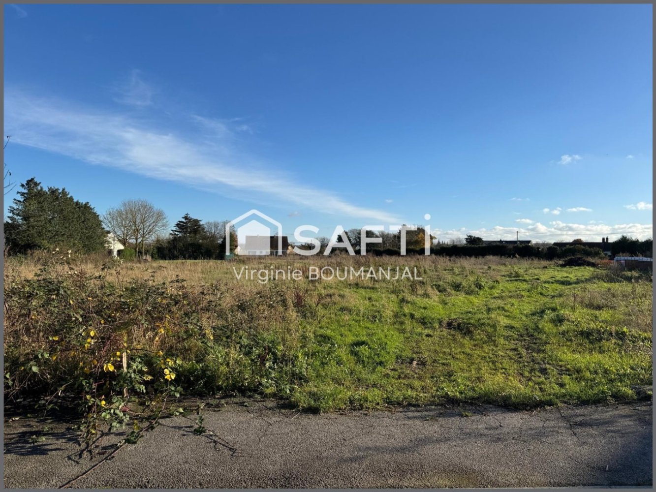 1000m² Land in Chaussoy-Epagny, France No. 51413