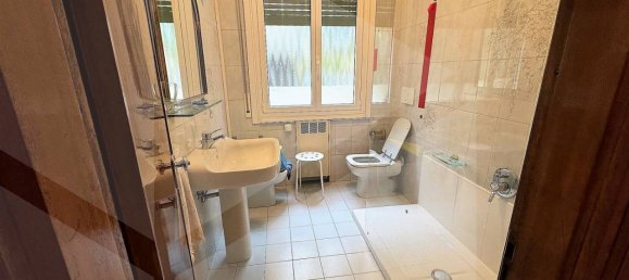 4 rooms Apartment in Bologna, Italy No. 17805 11