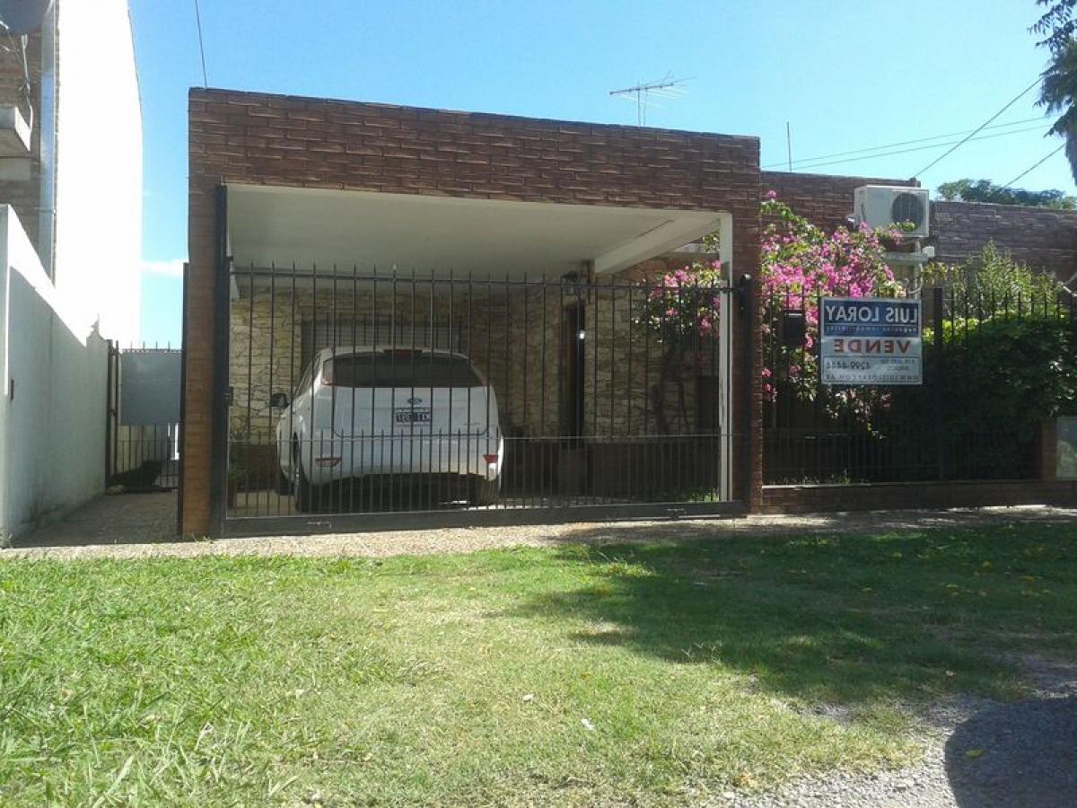 3 bedrooms House in Almirante Brown, Argentina No. 67183