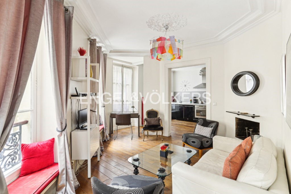 2 bedrooms Apartment in Paris, France No. 180645