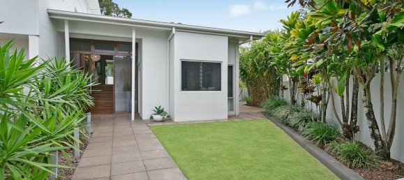 4 bedrooms House in Benowa, Australia No. 147 10