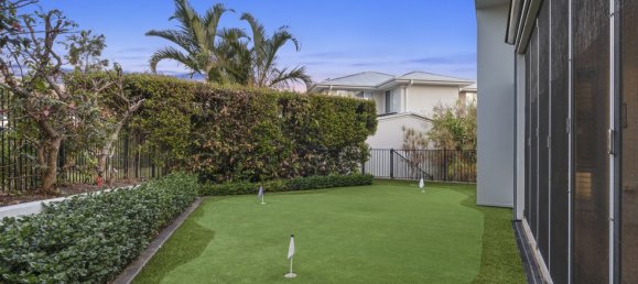 4 bedrooms House in Benowa, Australia No. 147 12