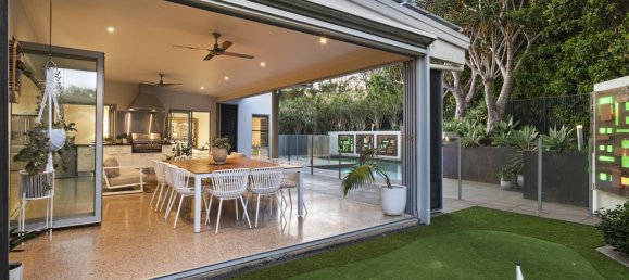 4 bedrooms House in Benowa, Australia No. 147 19